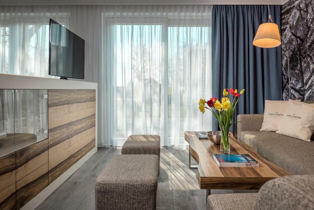Villa Lotsenhaeuser Ruegen - Luxus Ferienhaus - 3 Schlafzimmer - Sauna - Dachterrasse Mit Boddenblick 布雷格 外观 照片