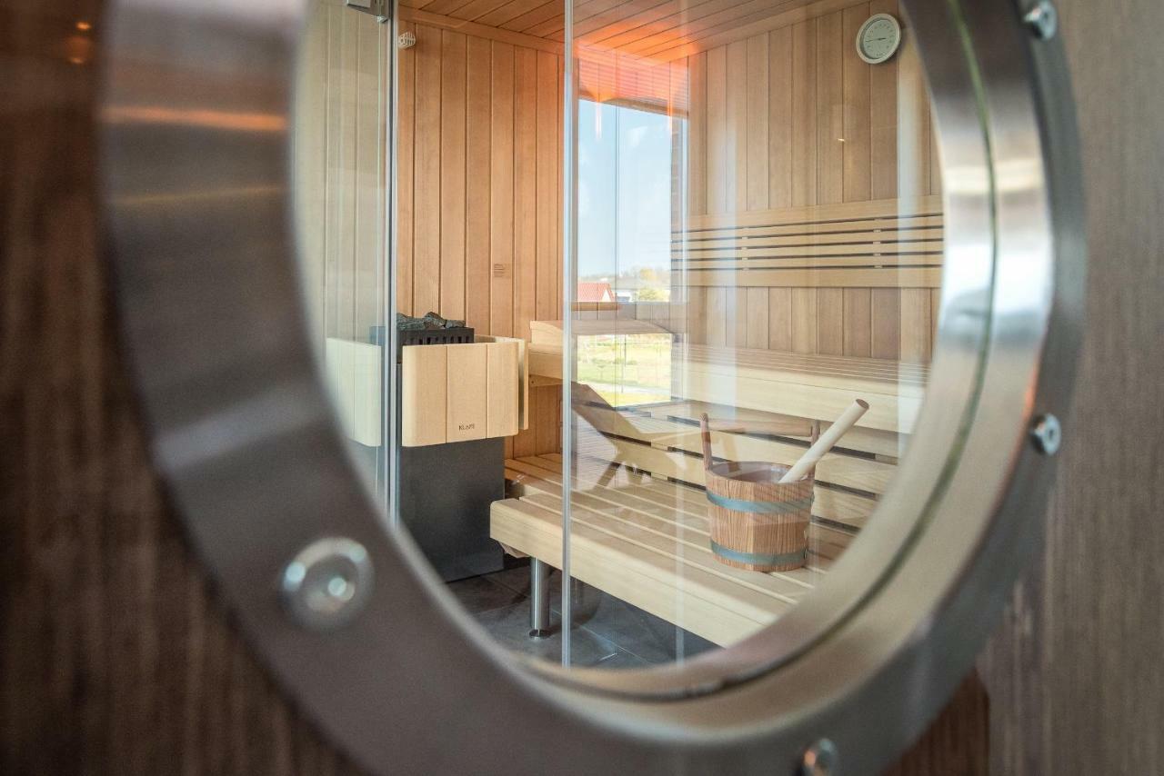 Villa Lotsenhaeuser Ruegen - Luxus Ferienhaus - 3 Schlafzimmer - Sauna - Dachterrasse Mit Boddenblick 布雷格 外观 照片